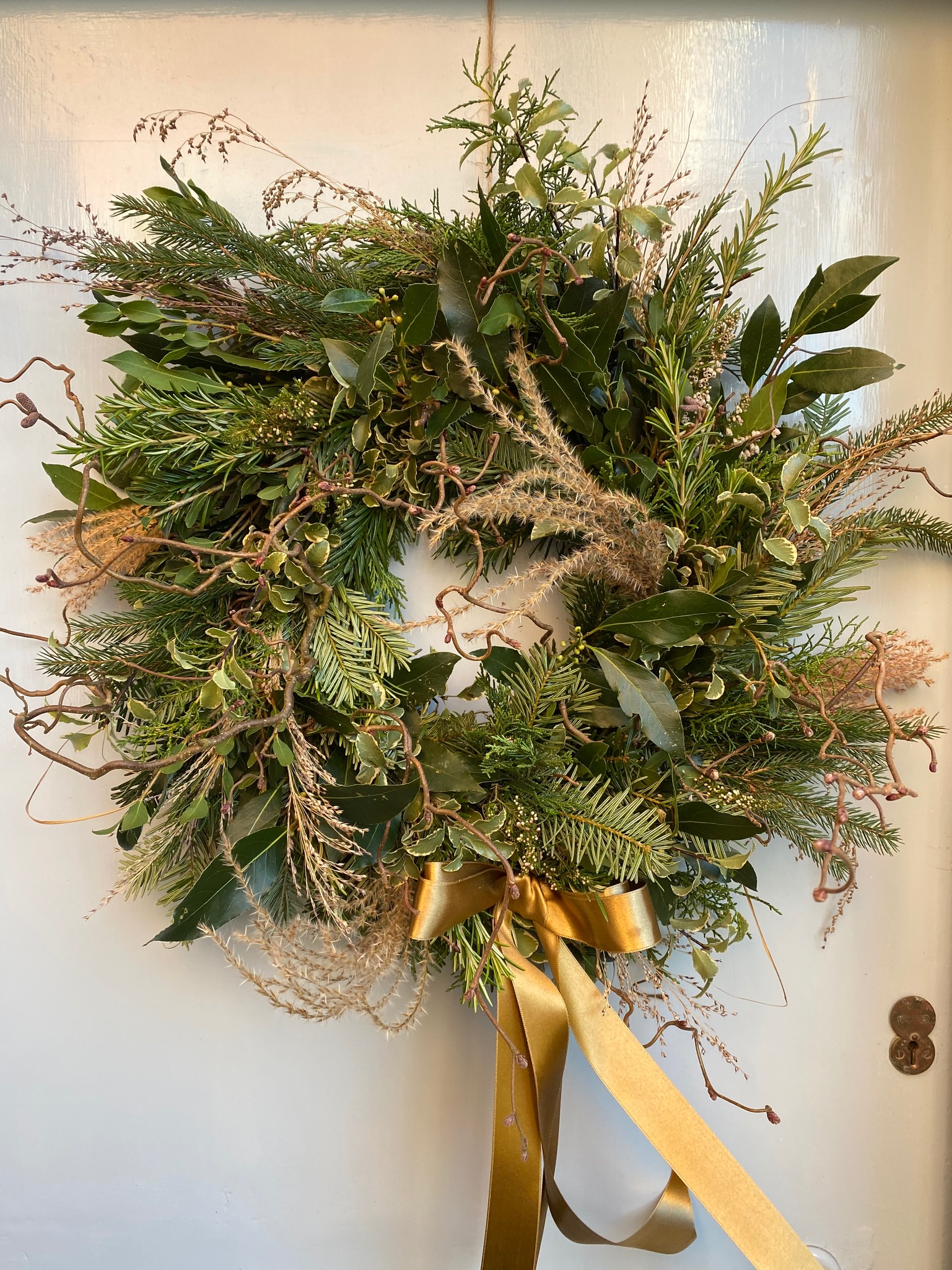 Neutral tones and a wilder feel in this beautiful festive wreath by Sara Willman