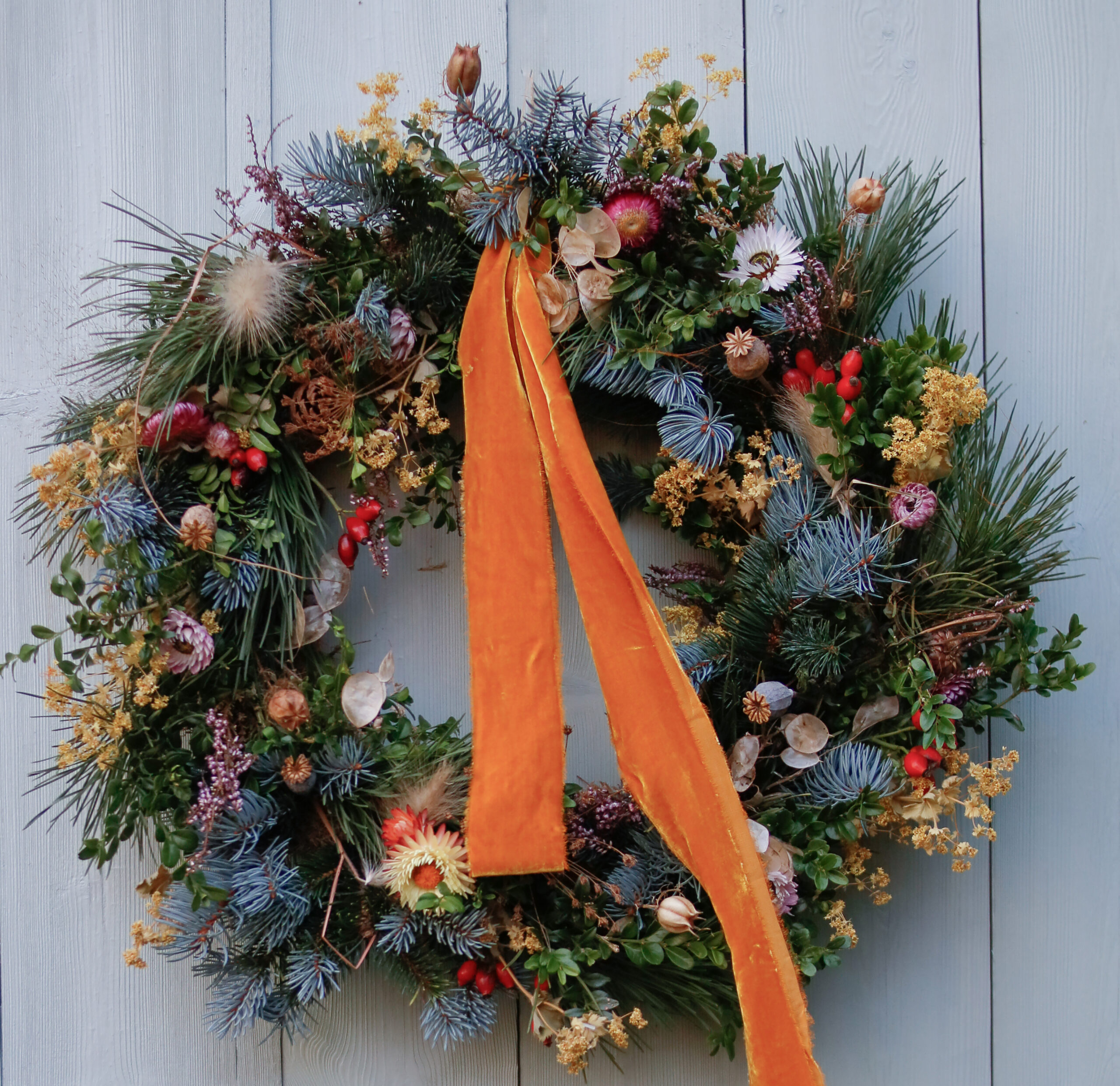 A mix of fresh foliage and dried flowers can create some truly unique combinations