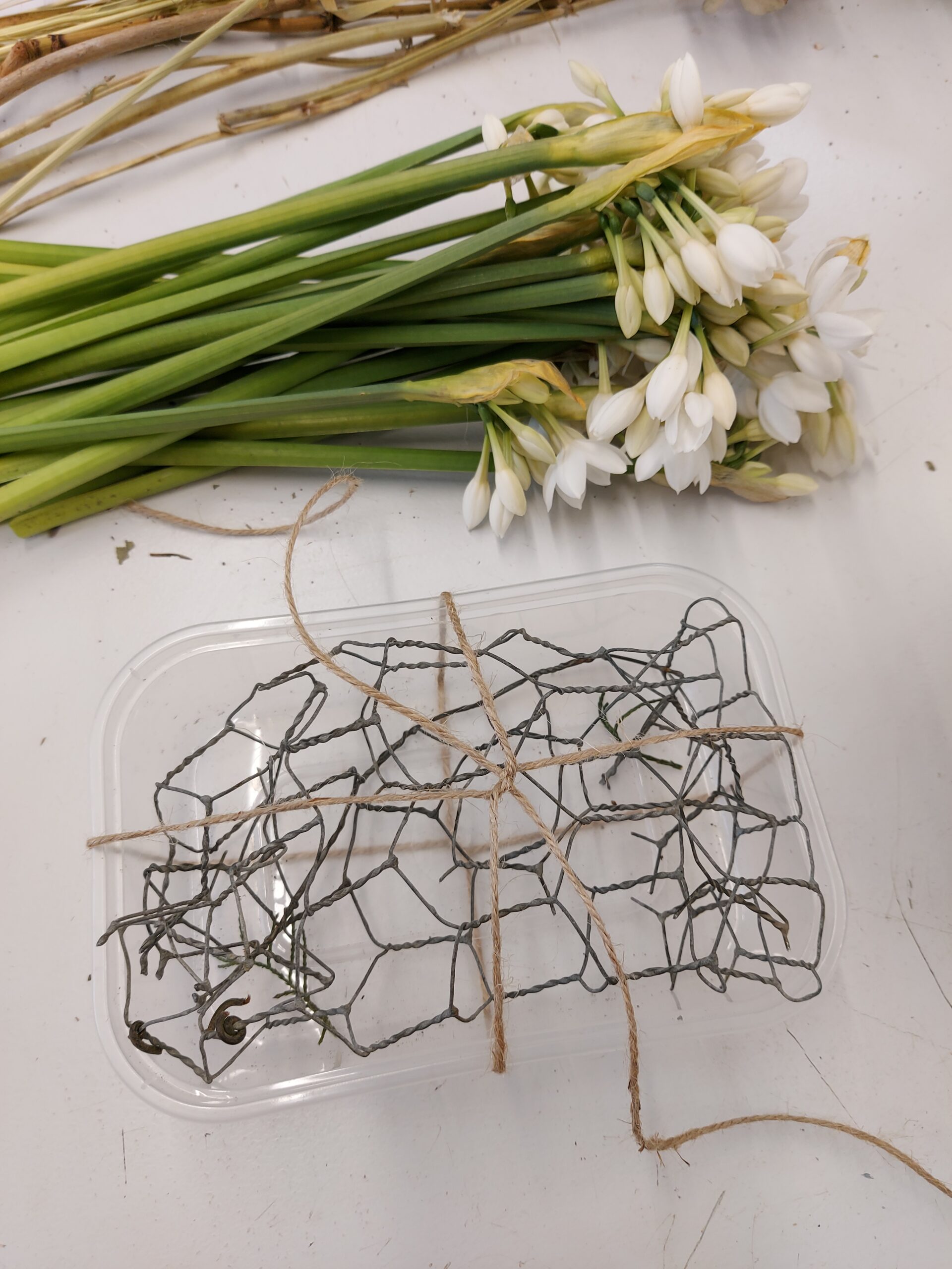 Chicken Wire Mechanics for a Large Vase Arrangement for the Professional  Florist