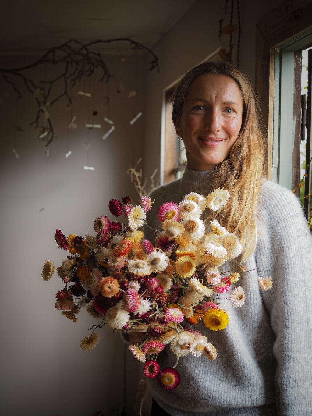 Bex Partridge, Botanical Tales with an armful of pretty dried strawflowers