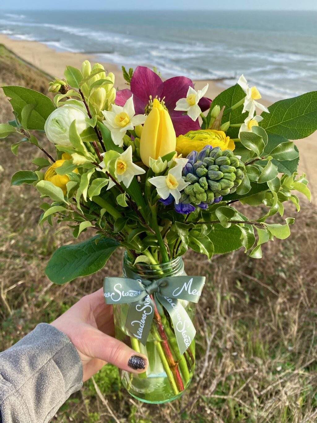 Flower arrangement using early spring flowers