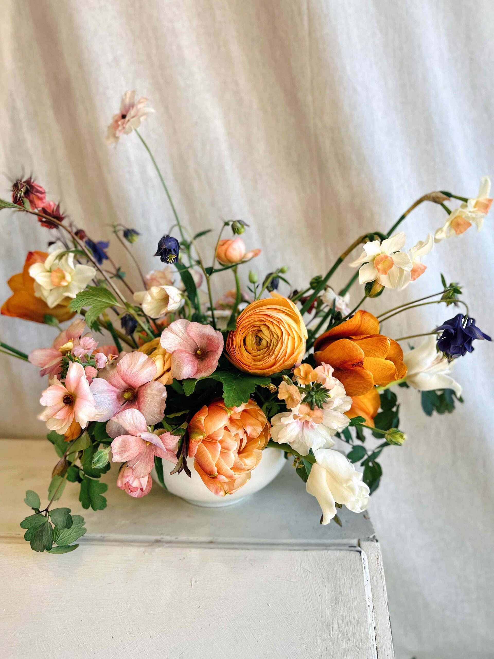 Bowl-Arrangement-Tulips-Small wtih Amber Heard at Howe Farm