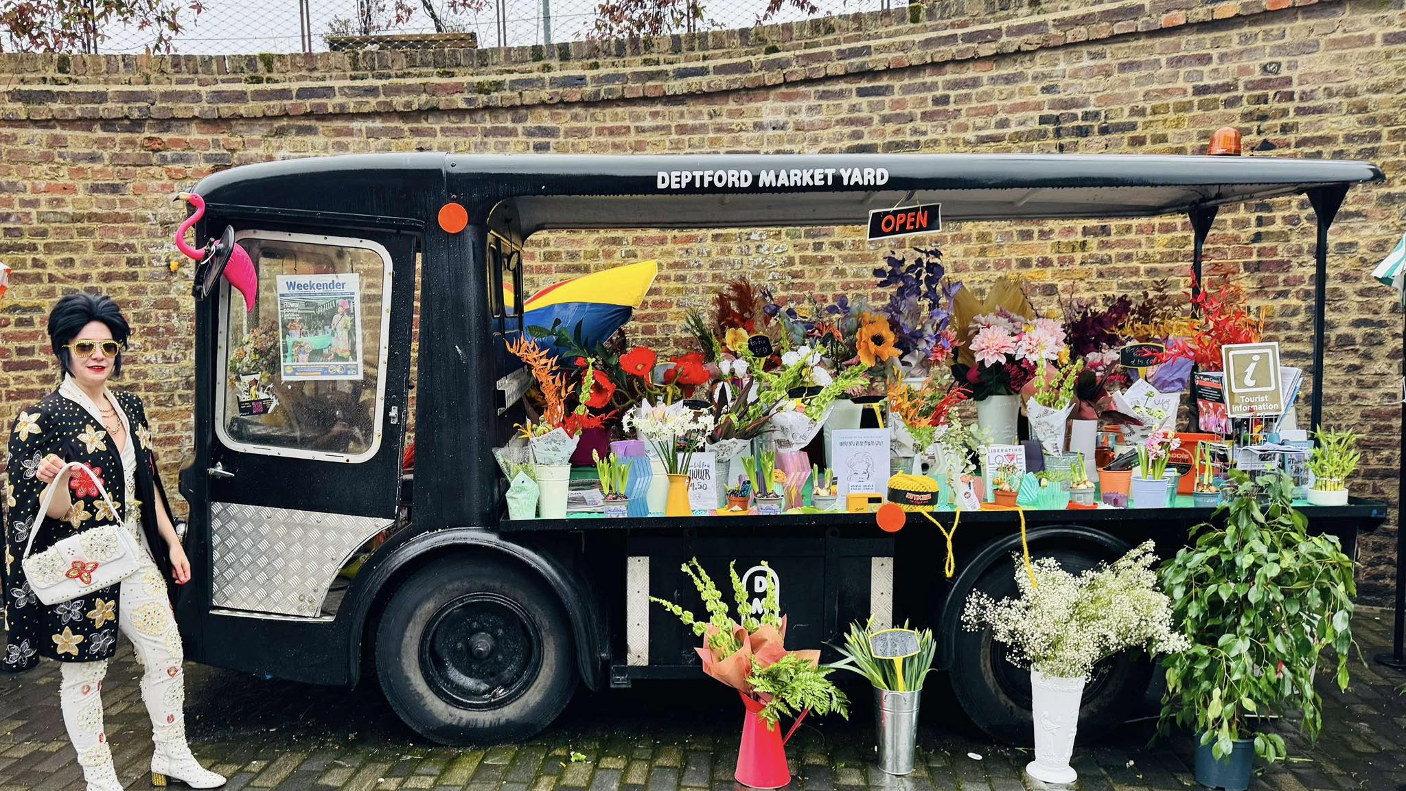 Make Your Own Pride Bouquet with Ru - Mini Queer Flower Arranging Workshop