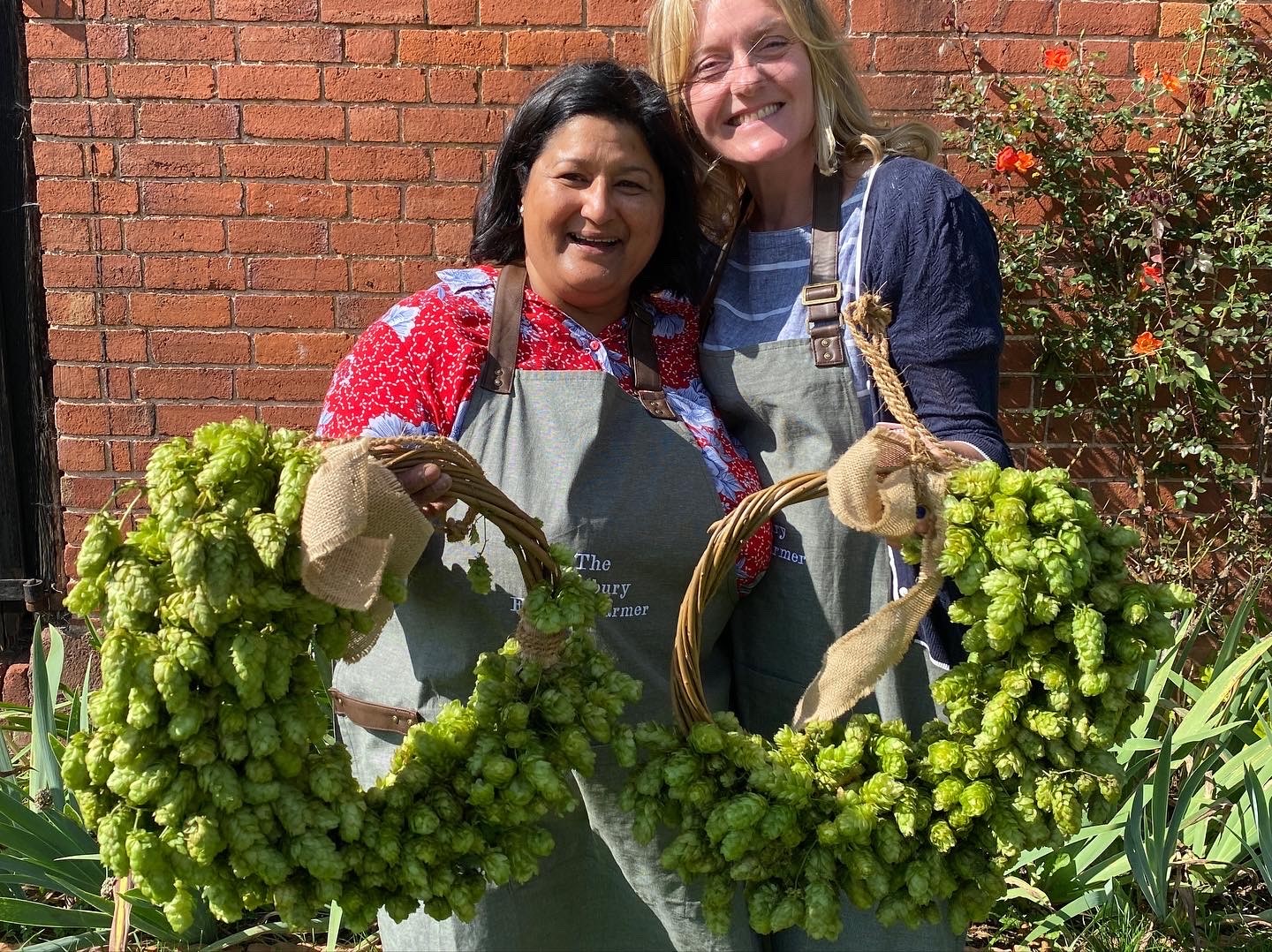 Create a fresh hop wreath with Rozanne Delamore